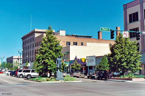 street downtown cityscape businessdistrict 2004 colorado coloradosprings avenue commercialbuildings