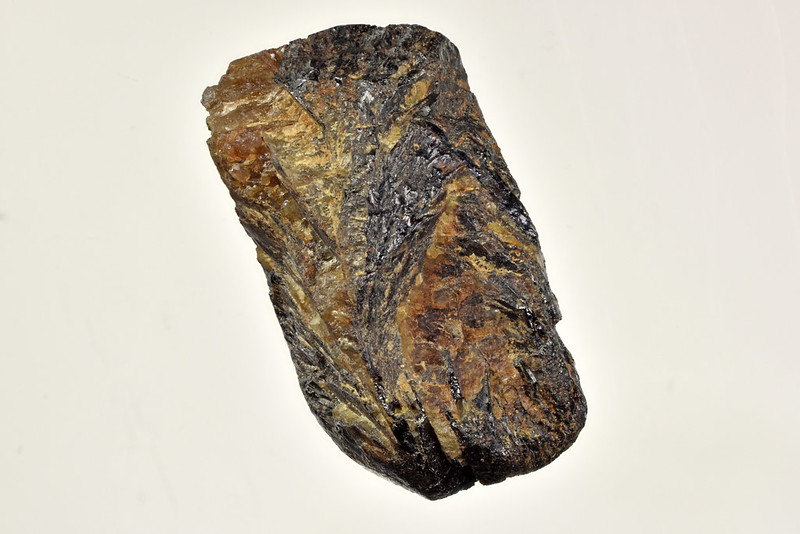 イットリウムサマルスキー石 / Samarskite-(Y)