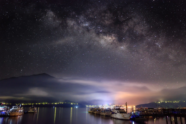 Milky way at Sun Moon Lake, Taiwan 日月潭朝霧碼頭銀河