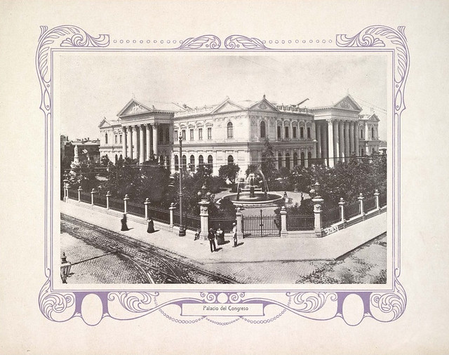 El edificio del Congreso Nacional, aquí en esta imagen llamado Palacio del Congreso, sin duda era un orgullo de los chilenos  1910