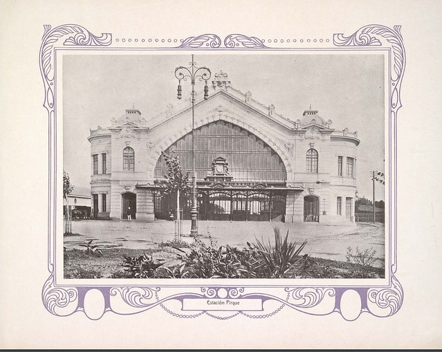 Esta maravilla es un edificio  ferroviario y dos Estaciones, a saber la Estación Providencia y la Estación Pirque en 1910