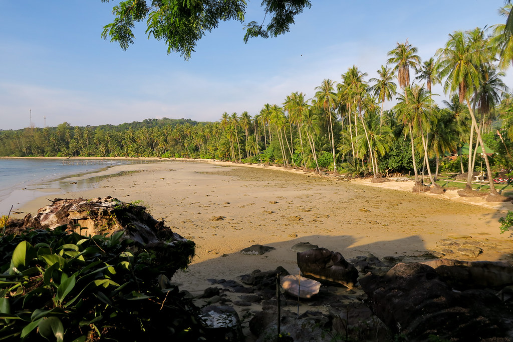 Low tide on the Ngamkho Bay