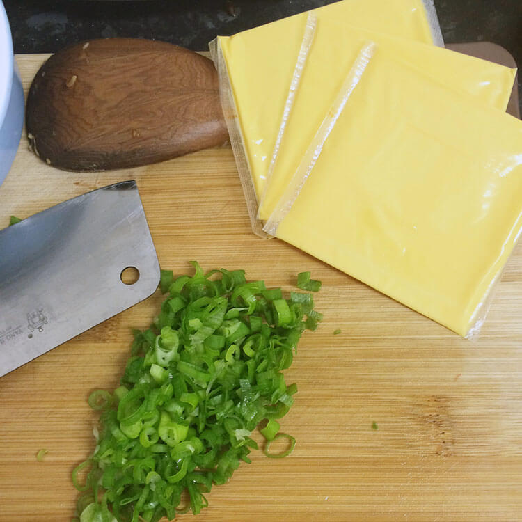 ingredients to make the cheese sauce