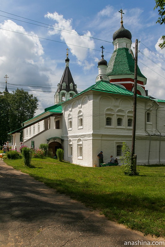 Александровская слобода, Покровская церковь