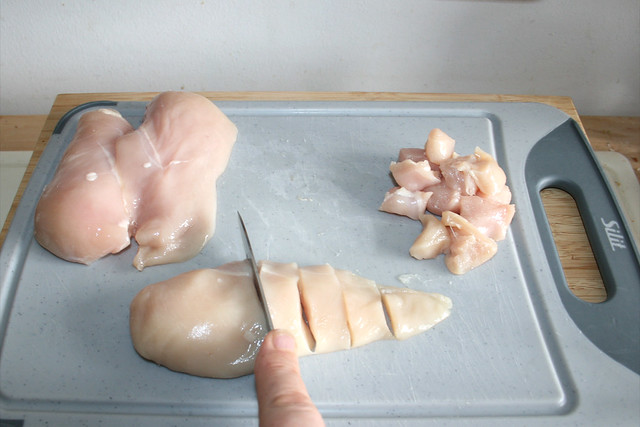 13 - Hähnchenbrust würfeln / Dice chicken breasts