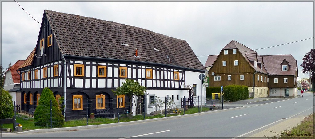 Umgebindehaus (Sachsenstr. 42) und der Mittelkretscham in Leutersdorf