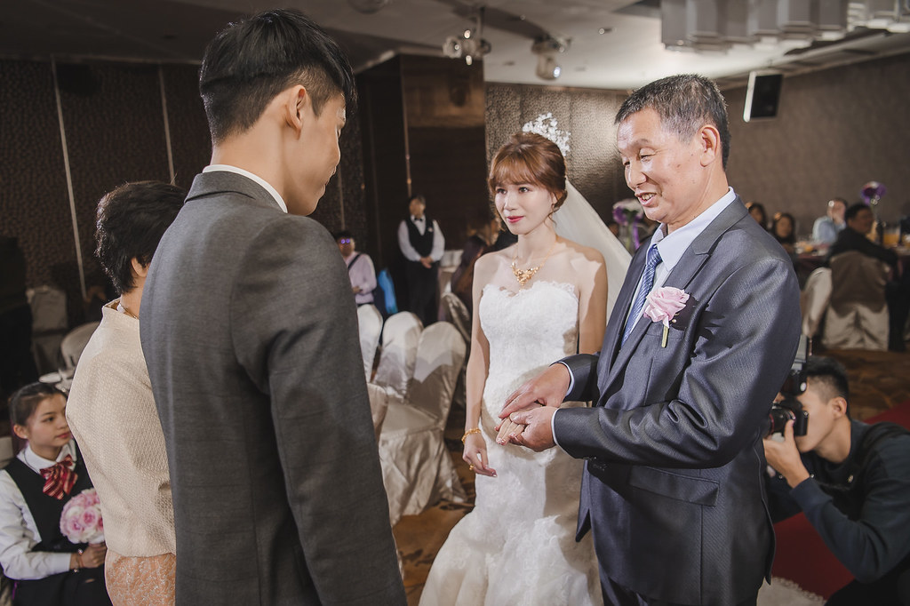 [婚禮攝影]文淵雅惠 文定迎娶午宴@新莊晶宴-最專業的團隊完成每場完美婚禮紀錄，拍的不只好更要快! #婚禮攝影