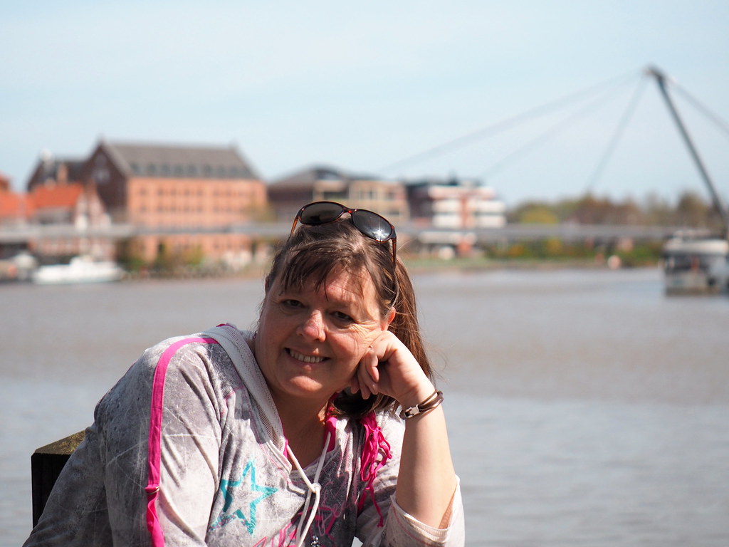 Happy am Hafen Leer | OLYMPUS DIGITAL CAMERA | Cafeja | Flickr