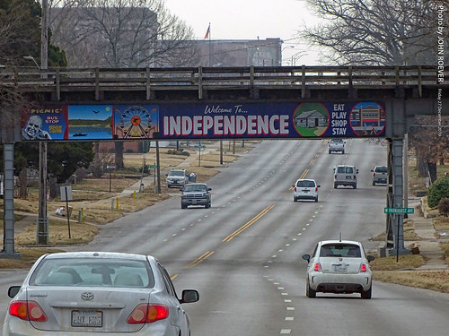 kansas montgomerycounty independence 2019 december december2019 holidays2019 trip vacation roadtrip texas2019roadtrip texas2019vacation 2019roadtrip texasoklahoma2019roadtrip texasoklahoma2019vacation drive driving driver driverpic ontheroad us75 ushighway75 highway75 southbound southboundus75 npennsylvaniaavenue town bridge railroadbridge images painted welcometoindependence morning usa
