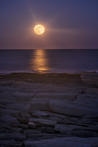 twolights moon supermoon fullmoon moonrise coast coastal capeelizabeth maine southernmaine rocks water sky landscape night photography