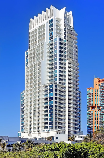 Continuum North Tower, 200 South Pointe Drive, Miami Beach, Florida, USA / Built: 2008 / Architect: Sieger Suarez Architectural Partnership, Inc. / Height: 412.00 ft / Floors: 37 / Architectural Style: Postmodernism