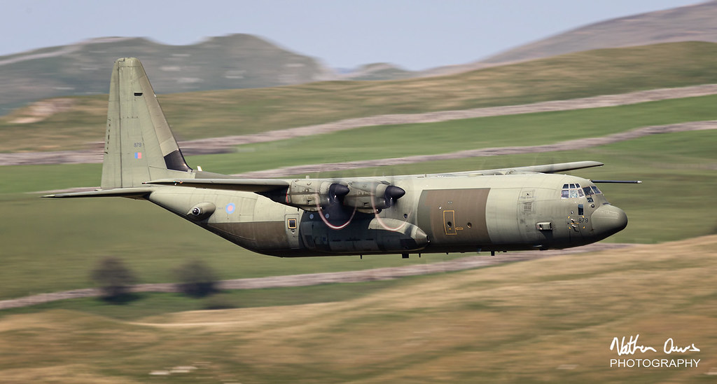 RAF Hercules ZH879 low level in Northern England