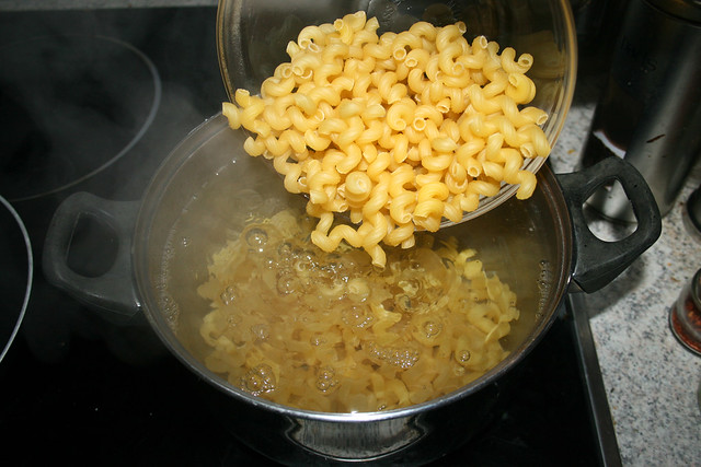 07 - Nudeln kochen / Cook noodles