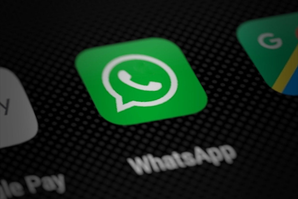 Whatsapp app icon on smartphone screen (perspective render… | Flickr