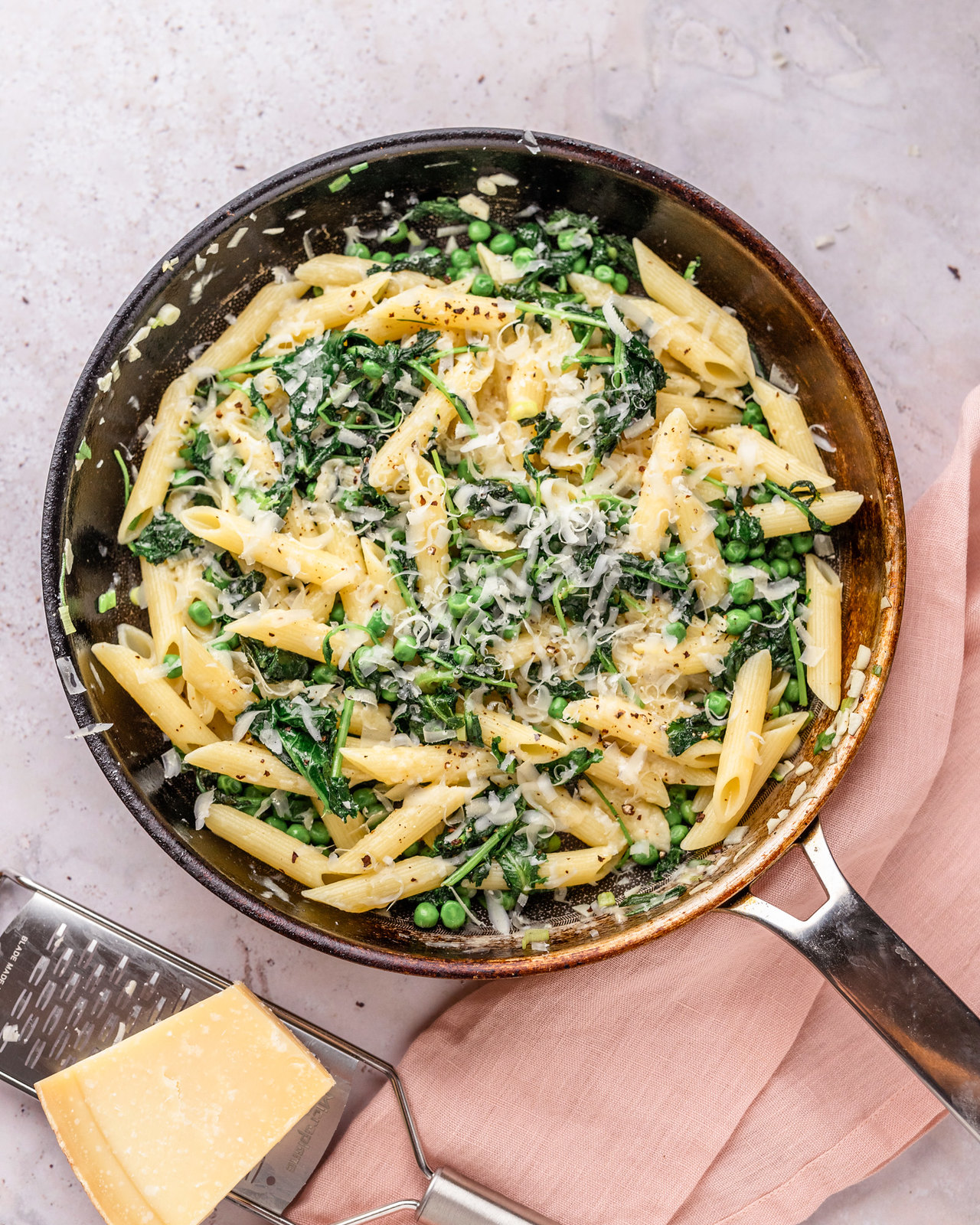 pasta-grønkål-urter-ærter