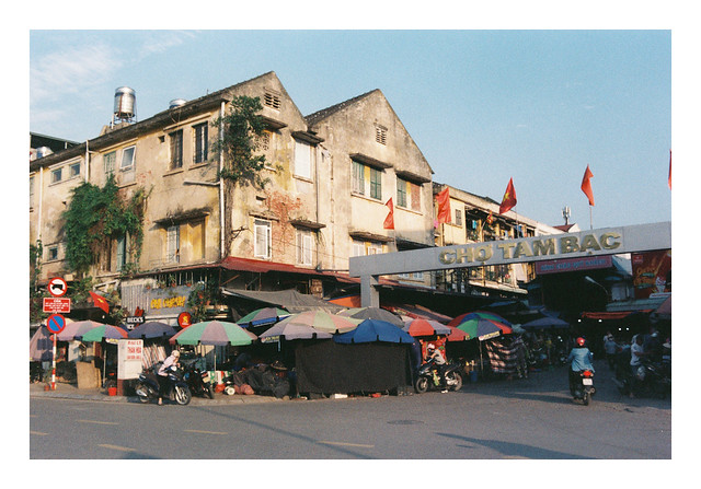 Tam Bạc market