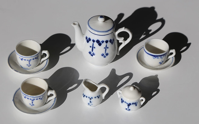 tea set with shadows