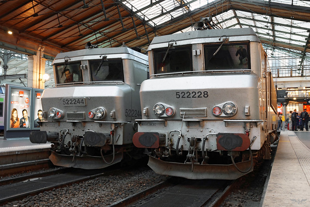 SNCF - BB 22200  « 22244 » + « 22248 » En gare de Paris-Nord