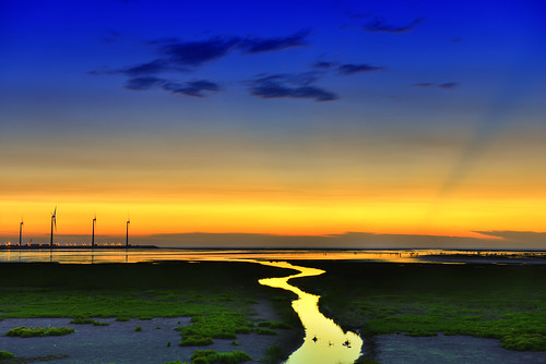 taiwan taichung koumei sunset rays reflection westcoast 台灣 台中 高美溼地 夕陽 霞光 夕彩 風車 windmill