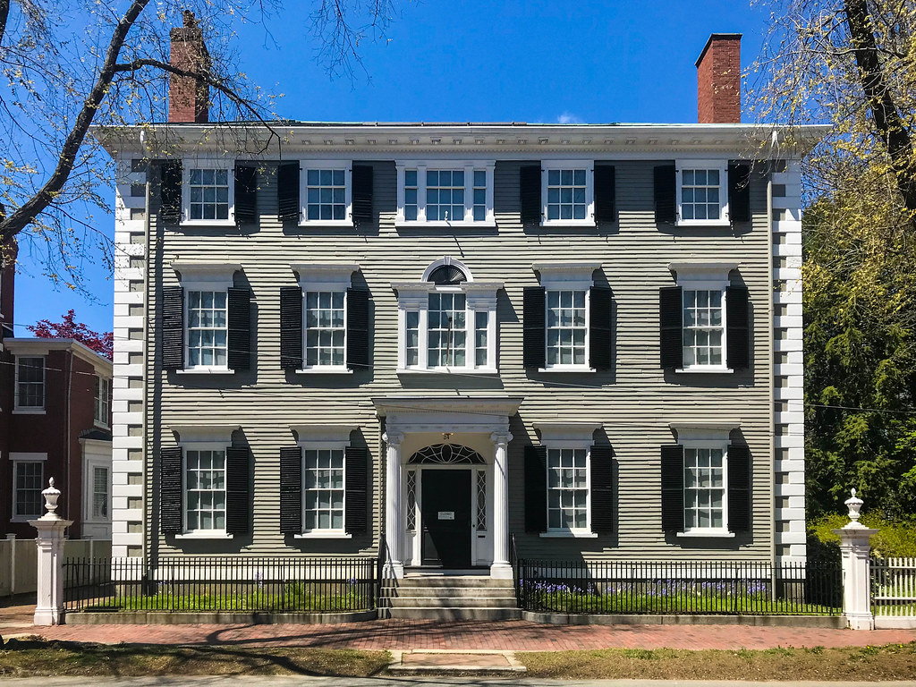 Дом Филиппса в утлтшира. Bellphone Washington St, Salem, Massachusetts. Дом филлипс