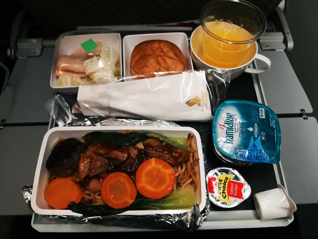 Singapore Airlines inflight breakfast of chicken and mushroom noodles