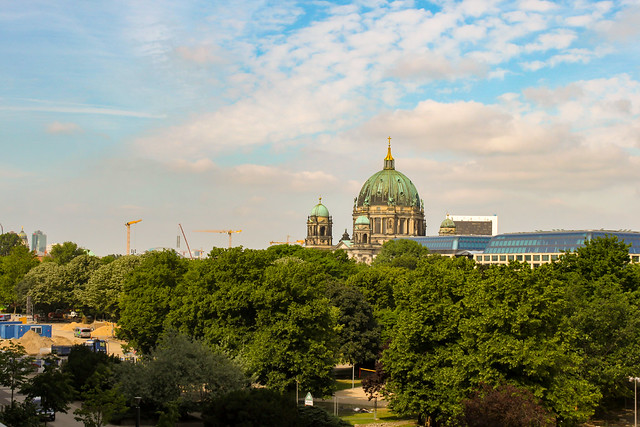 Rathausforum mit dem Berliner Dom