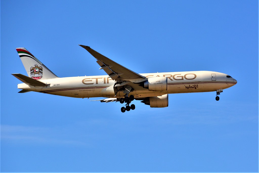 (CDG) ETHIAD CARGO Boeing 777-FFX  A6-DDC Landing runway 09R