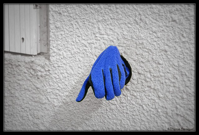 Le gant bleu