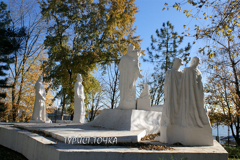 Памятник Разин с дружиной в Ростове-на-Дону