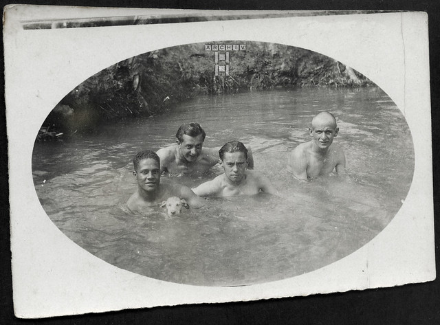 ArchivTappenW925 Flußbad mit Hund, USA 1900er