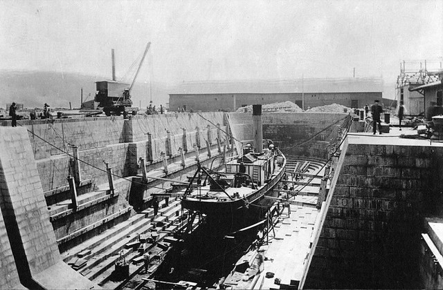 esta obra de infraestructura es  el Dique de carena en los Astilleros de Talcahuano en 1907