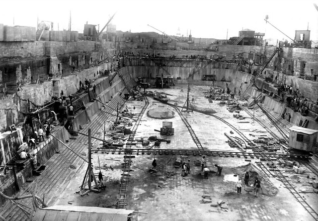 esta obra de infraestructura es  el Dique de carena en los Astilleros de Talcahuano en 1903