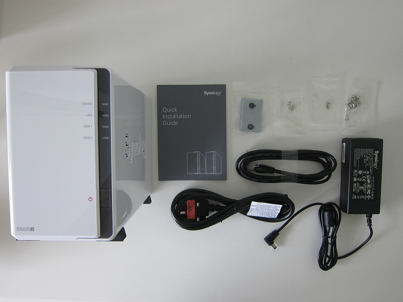 Synology DiskStation DS220j - Box Contents