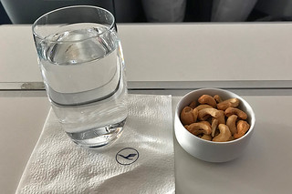 Lufthansa - Nuts