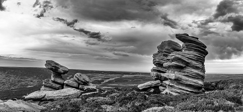 landscape derbyshire peakdistrict darkpeak upperderwentvalley crowstonesedge crowstones gritstone gritstoneedge gritstonetors moorland derwentedge howdenmoors blackwhite monochrome cloudscape clouds