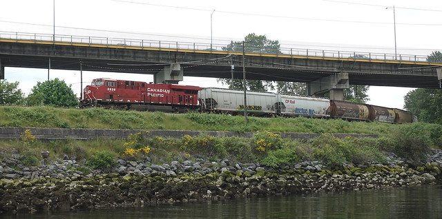 Canadian Pacific 8926 heading east