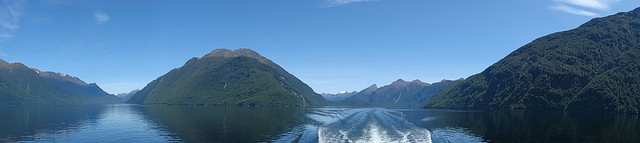 24-194 Lake Manapouri panorama