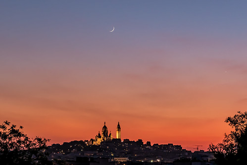 paris sacrécoeur mercury venus moon cresent conjunction conjonction astronomie cityscape city atnight twilight