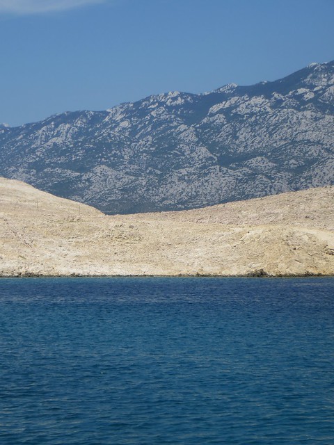 La côte au vent, île de Rab, Comitat de Primorje-Gorski Kotar, Croatie.