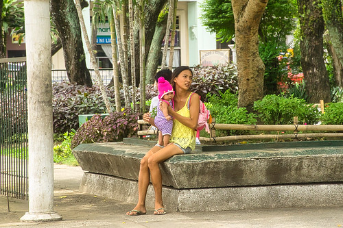 street people mother baby child holding sitting happyplanet sony a6000 city philippines asia filipina silay