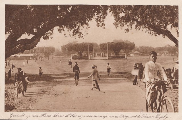 Yoyakarta - Alun-Alun with Kraton, 1926
