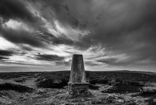 landscape derbyshire peakdistrict darkpeak upperdovevalley howdenmoors outeredge trigpoint moorland erosion cloudscape clouds blackwhite monochrome