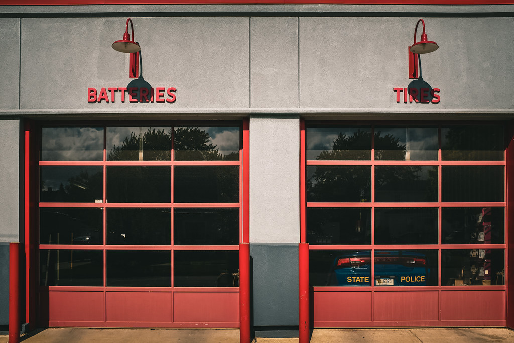 Mt. Pleasant Tire Service This is a downtown auto shop tha… Flickr