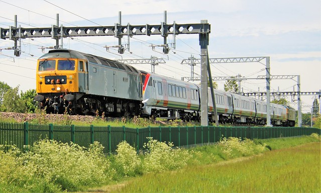 47727 + 47749 (top'm'tail 720515) Oakley (north of Bedford) 20200518 Derby to Ilford 5Q20