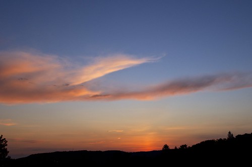 photoaday ahobblingaday shelteringinplace lockdown socialisolation thesettingsun memorialday rememberthedead susquehannarivervalley appalachianmountains sunset sunsetcolors twilight evening spring binghamton newyork