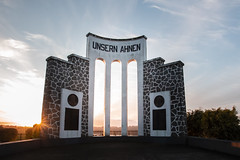 MONUMENTO ALEMAN “UNSERN AHNEN” (A NUESTROS ANTEPASADOS)