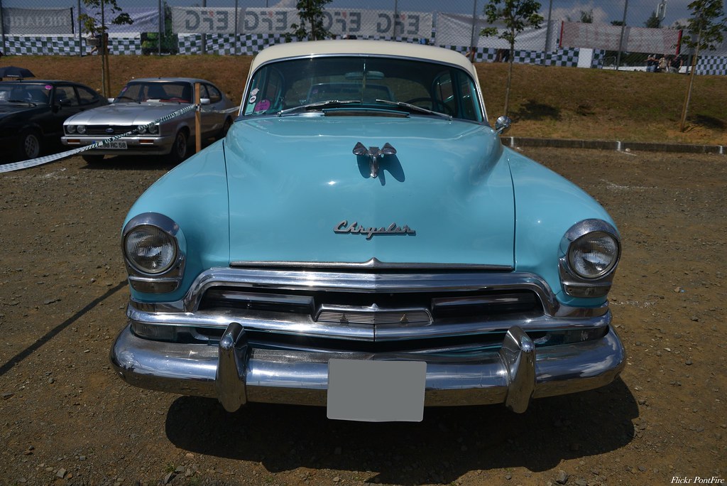 1954 Chrysler Windsor Deluxe 4-door sedan
