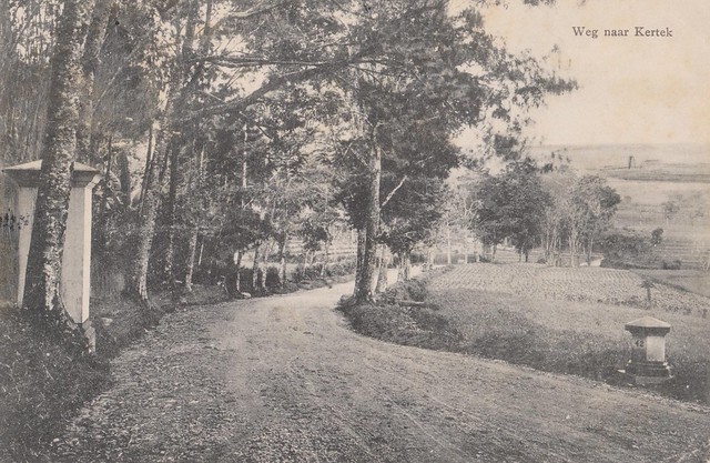 Wonosobo - Road to Kertek, 1918