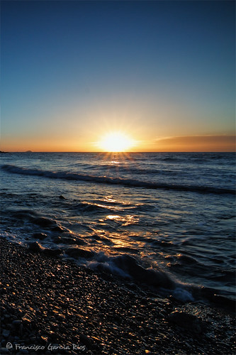 alicante spain sunrise dawn outdoors seascape landscape coast beach mediterranean sea sun sky reflections recesvintus unlockdown costablanca caladelcharco villajoyosa