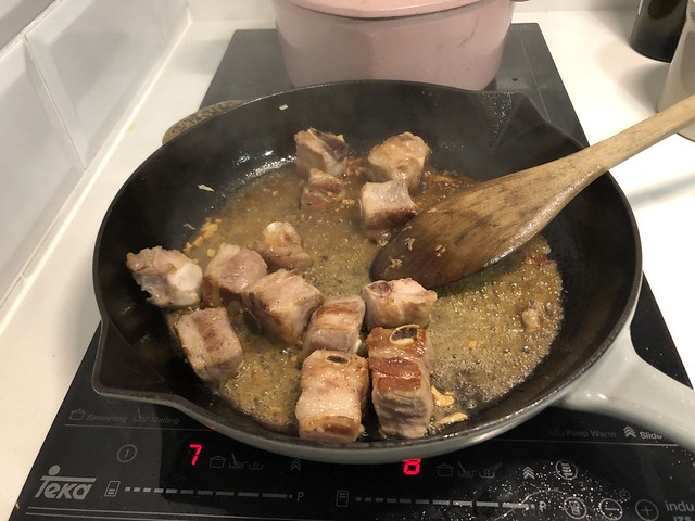 豬肉胡蘿蔔扁豆湯佐薑味橄欖油麵包